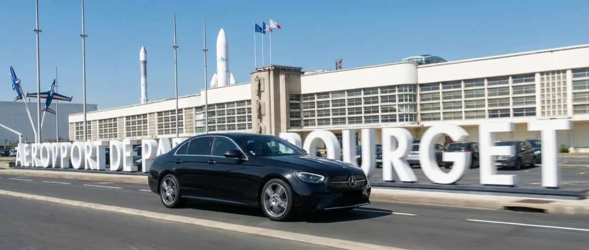 Mercedes Classe E chauffeur privé à l'aéroport du Bourget Paris terminal aviation privée