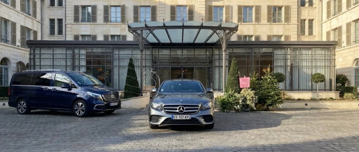 Flotte de véhicules Mercedes pour service de transport privé de groupe à Paris