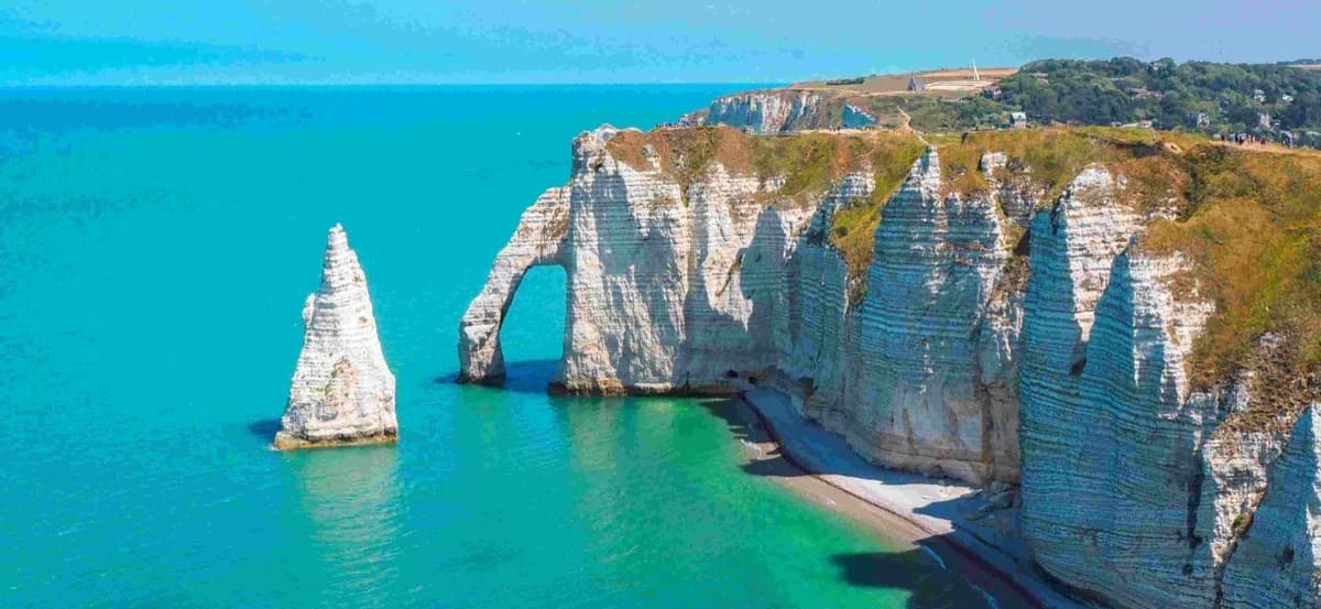 Falaises de craie d'Étretat en Normandie excursion privée depuis Paris
