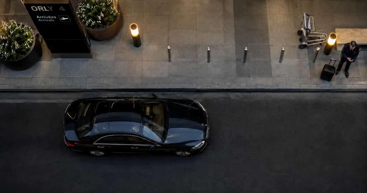 Transfert privé sur la route entre l'aéroport de Beauvais et Paris